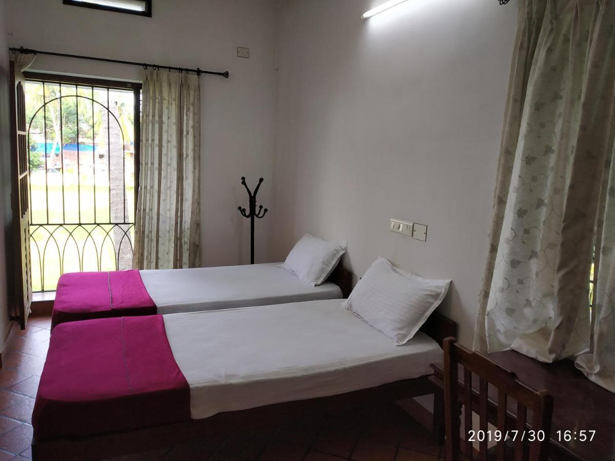 Hôtel Spice Holidays à Kochi Extérieur photo